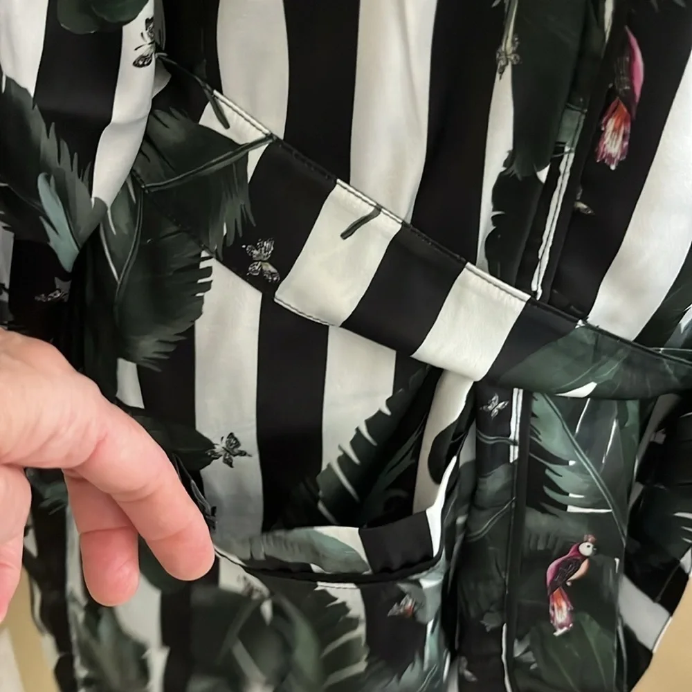 🆕 Plush Revolve Robe Women’s Black White Stripe Jungle Print Tropical XS
